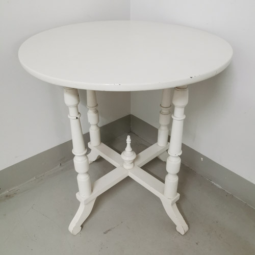 Valkoinen pöytä 11606