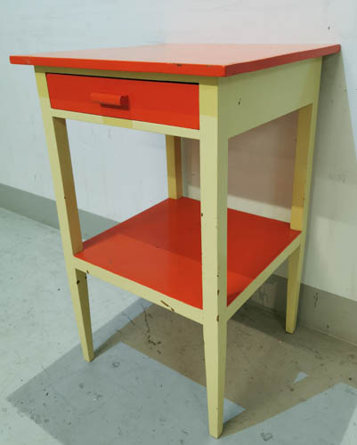 Pöytä laatikolla 14686