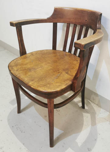 Käsinojallinen tuoli 15132