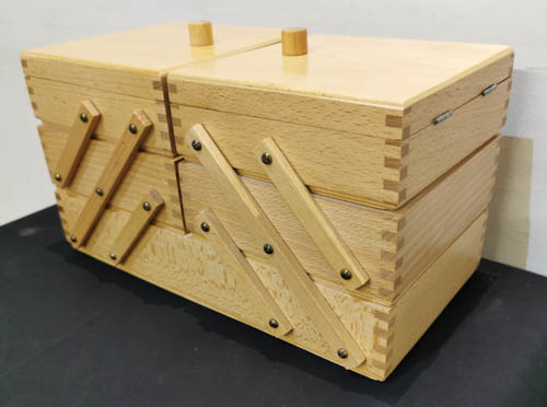 Ompelutarvikelaatikosto 17001