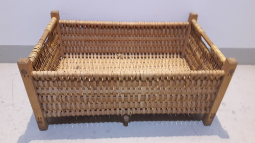 Sänky tai kori 8114